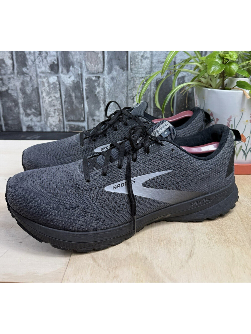 Brooks Revel 4 Men's Gray/Black Low Top Lace-Up Running Shoes US 13 D 110347
